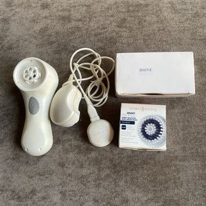 Clarisonic Mia + charger + body brush + 3 sensitive brush heads
